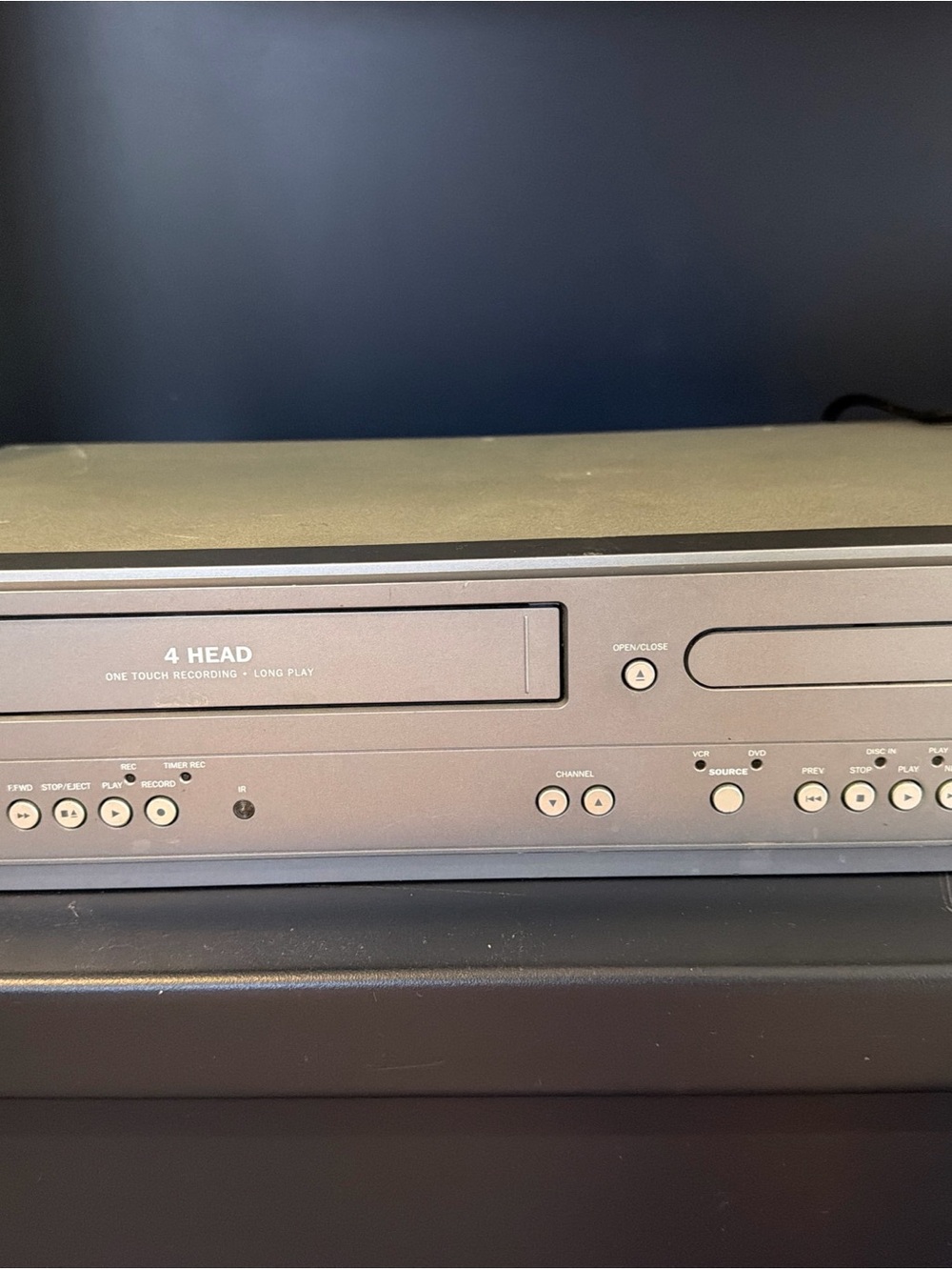 Magnavox DVD/VCR Dual Deck, MWD2206